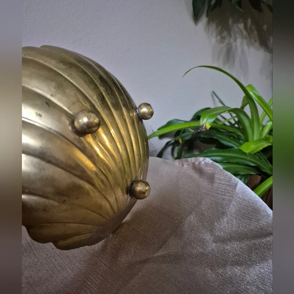Vintage brass clamshell - Picture 5 of 8